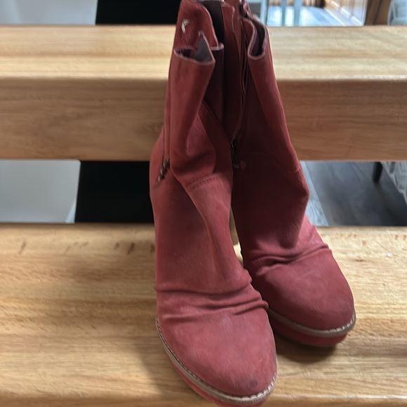 Ugg leather boots size 9 nwt - Picture 2 of 5